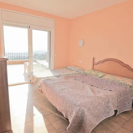 Large House With Panoramic Sea View וילה
